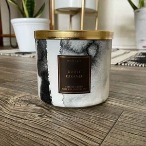 Caramel scented candle